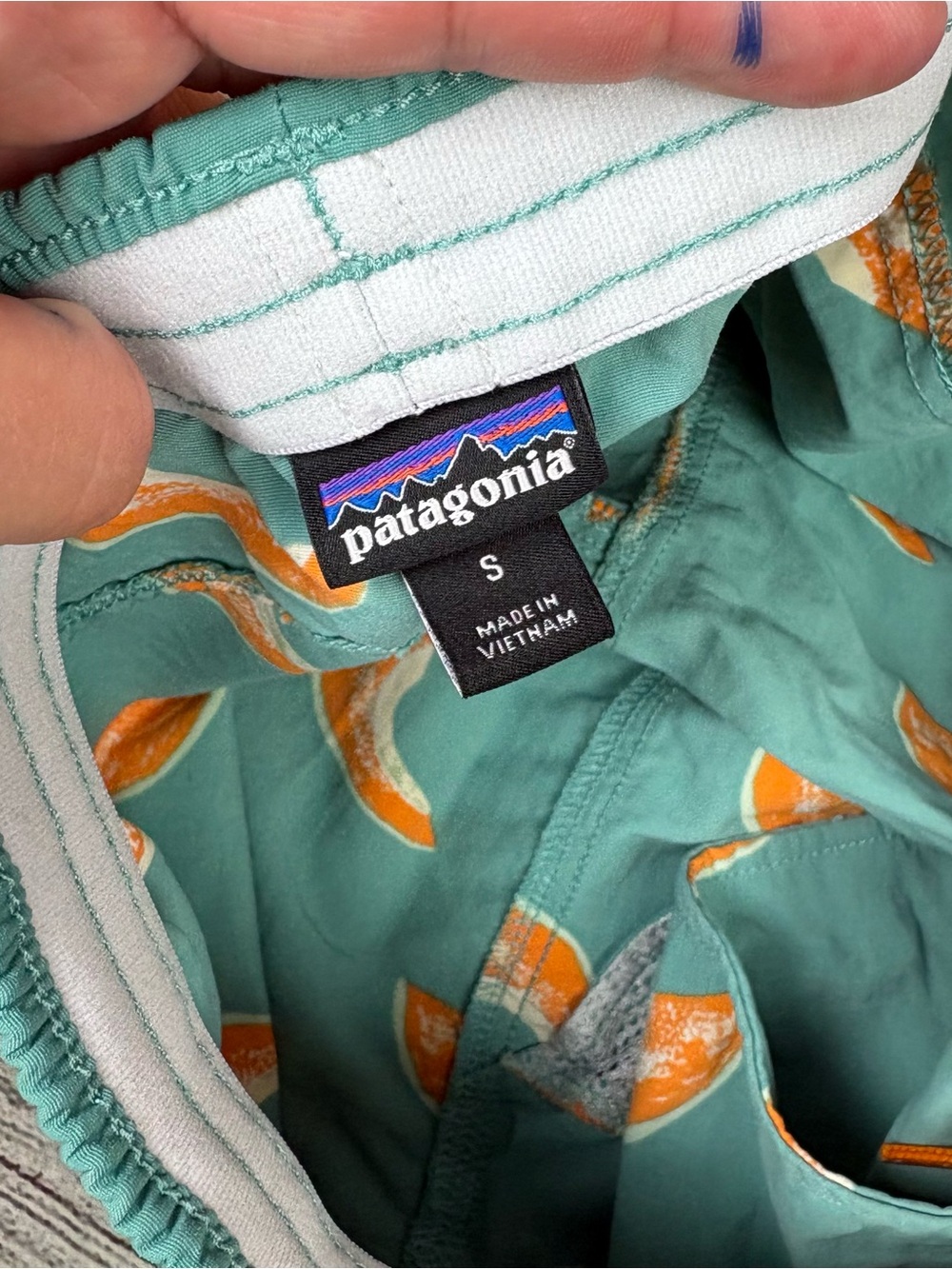 Patagonia Beryl Green Melon Baggies - Picture 6 of 13